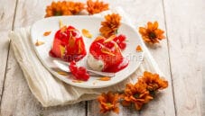 Panna cotta alla calendula, una variante delicata Panna cotta alla calendula, una variante delicata