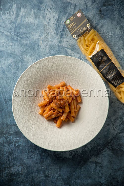 Pasta con pomodorini confit e tonno Pasta con pomodorini confit e tonno