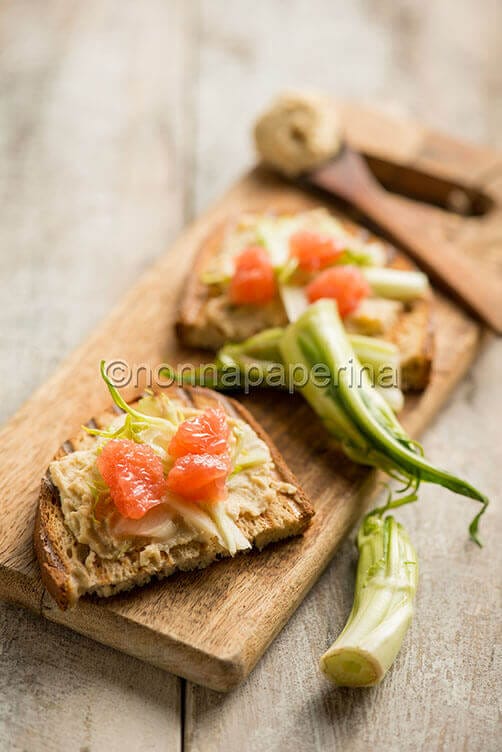 Puntarelle marinate con hummus di ceci