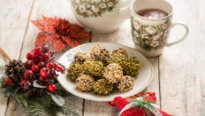 Tartufi con il pandoro, una ricetta di recupero Tartufi con il pandoro, una ricetta di recupero