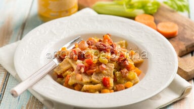 Testaroli con peperoni e pancetta