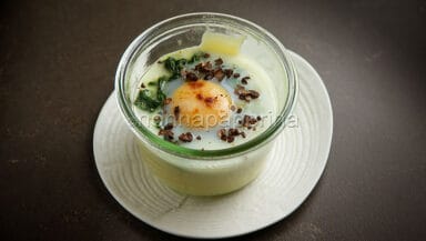 Uovo con crema di patate e spinaci