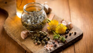 Boccioli di tarassaco sotto aceto