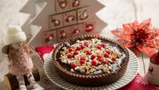 Crostata al cioccolato con torrone, un dolce per le feste Crostata al cioccolato con torrone, un dolce per le feste