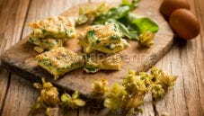 Frittata con germogli di luppolo, un antipasto corposo Frittata con germogli di luppolo, un antipasto corposo