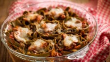 Nidi di tagliatelle con funghi, un primo rustico e gustoso Nidi di tagliatelle con funghi, un primo rustico e gustoso