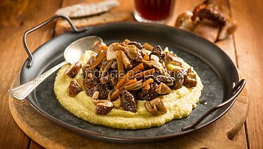 Cervo in umido con funghi porcini