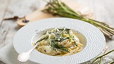 Spaghetti con asparagina e formaggio, un primo cremoso