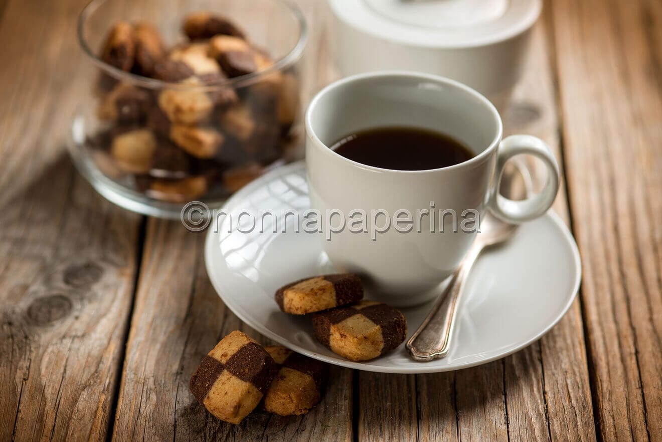 Biscotti a scacchi con frolla sablè, un’idea per una merenda unica