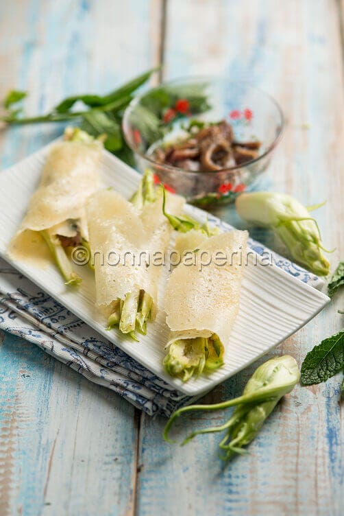 Cannoli di Parmigiano con puntarelle Cannoli di Parmigiano con puntarelle