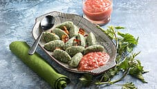 Gnocchi di ortica con rabarbaro e bacon, un pasto completo