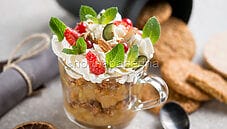 Il tilslorte bondepiker, il dolce norvegese con panna