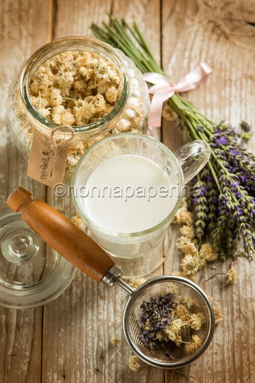 Latte alla camomilla e lavanda