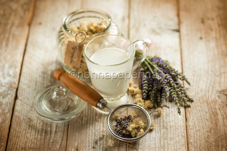 Latte alla camomilla e lavanda