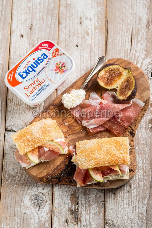 Sfogliatine al Parmigiano con fichi Sfogliatine al Parmigiano con fichi