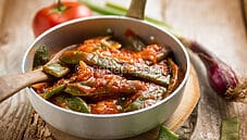 Taccole alla paesana, un piatto della cucina popolare Taccole alla paesana, un piatto della cucina popolare