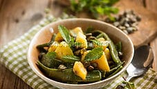 Taccole con patate e acciughe, un contorno ricco Taccole con patate e acciughe, un contorno ricco