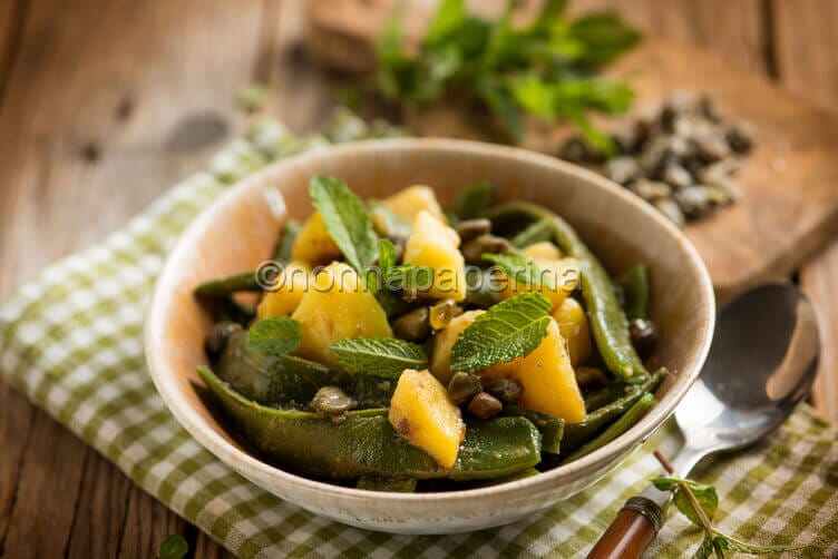 Taccole con patate e acciughe