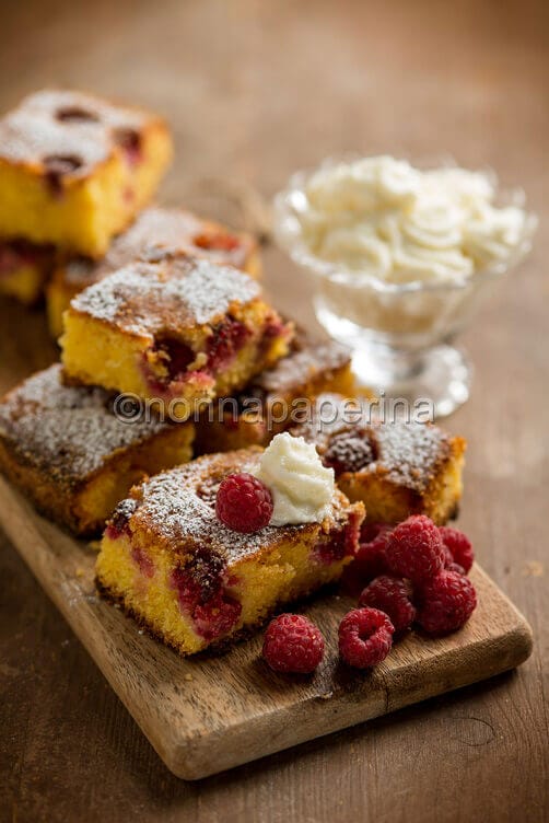 Torta di farina di mais e mandorle Torta di farina di mais e mandorle