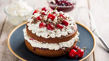 Torta di pane di segale con ciliegie