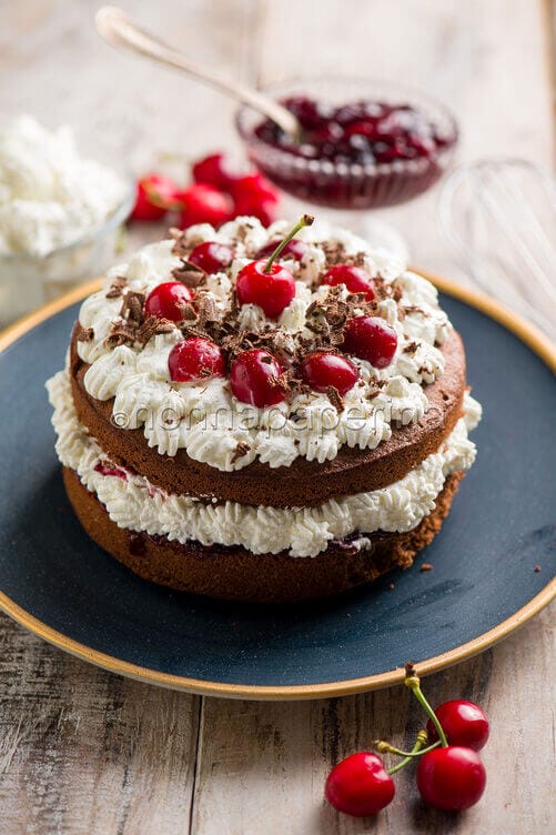 Torta di pane di segale con ciliegie