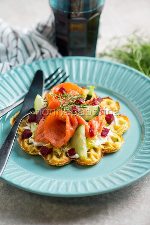 Waffle con salmone affumicato Waffle con salmone affumicato