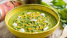 Zuppa fredda di piselli e aneto, un primo piatto estivo Zuppa fredda di piselli e aneto, un primo piatto estivo