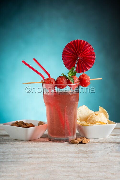 Cocktail con anguria e acqua tonica Cocktail con anguria e acqua tonica