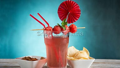 Cocktail con anguria e acqua tonica