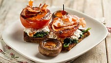 Funghi in padella con pomodoro, un piatto creativo