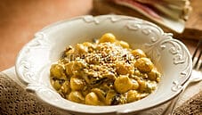 Gnocchi al radicchio e zafferano, un primo rustico Gnocchi al radicchio e zafferano, un primo rustico