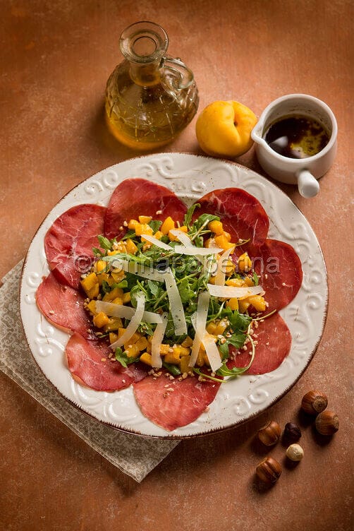 Insalata di pesche e rucola Insalata di pesche e rucola