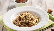 Linguine con hummus, un primo rustico e delicato