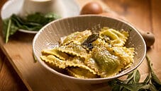 Ravioli con spinaci e ricotta, un primo semplice e gustoso Ravioli con spinaci e ricotta, un primo semplice e gustoso