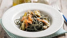 Spaghetti alla spirulina con salmone