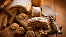 Strudel alle pesche, un dolce rustico per una merenda unica