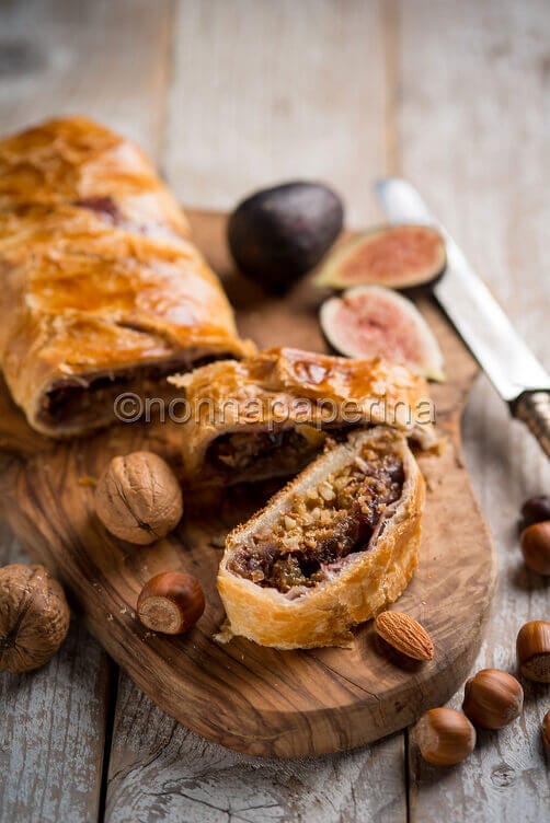 Strudel di fichi neri e frutta secca Strudel di fichi neri e frutta secca
