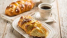 Treccia dolce con uvetta e canditi, un dolce per Pasqua