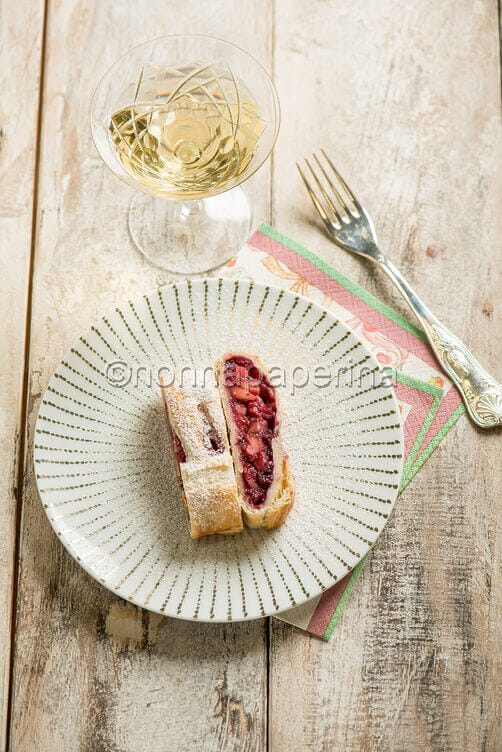 Strudel con frutti di bosco Strudel con frutti di bosco