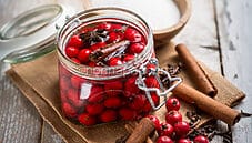 Azzeruole sotto spirito, una conserva diversa dal solito