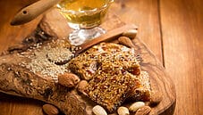 Giuggiulena, dalla Sicilia un dolce tipicamente natalizio Giuggiulena, dalla Sicilia un dolce tipicamente natalizio