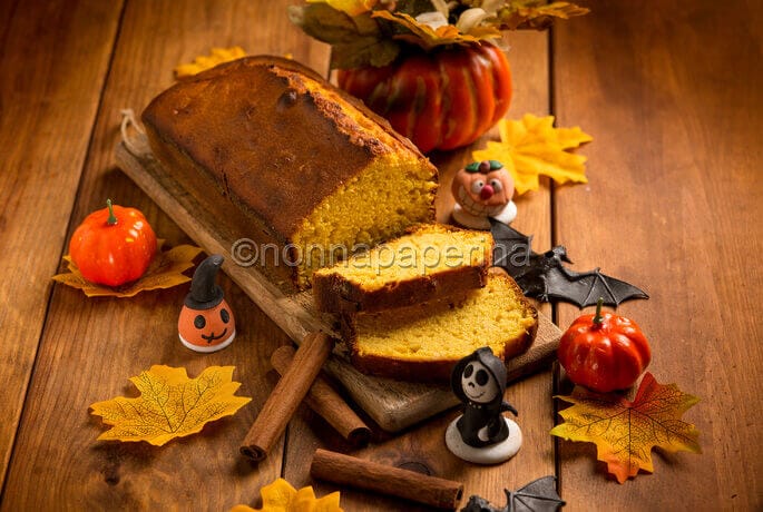 Pumpkin plumcake, a dessert for Halloween