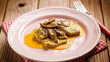 Lonza allo zafferano con porcini, un secondo elegante