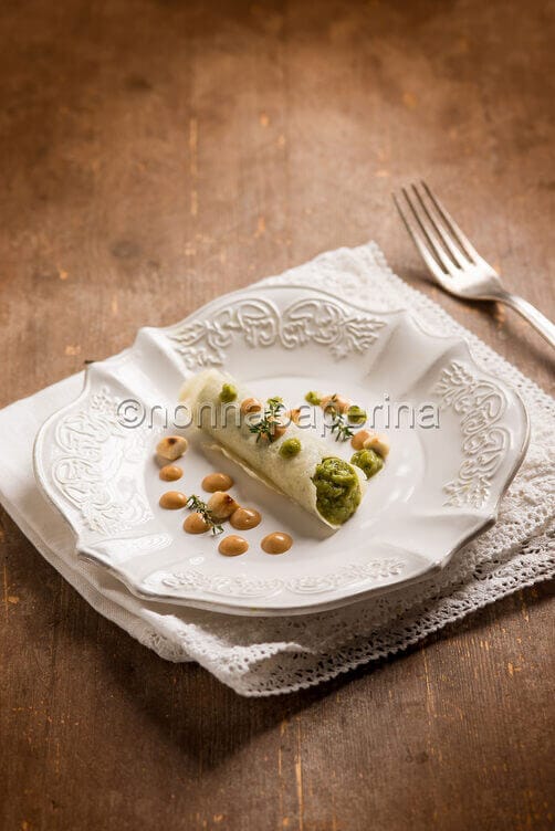 Cannolo di caprino con crema di zucchine Cannolo di caprino con crema di zucchine