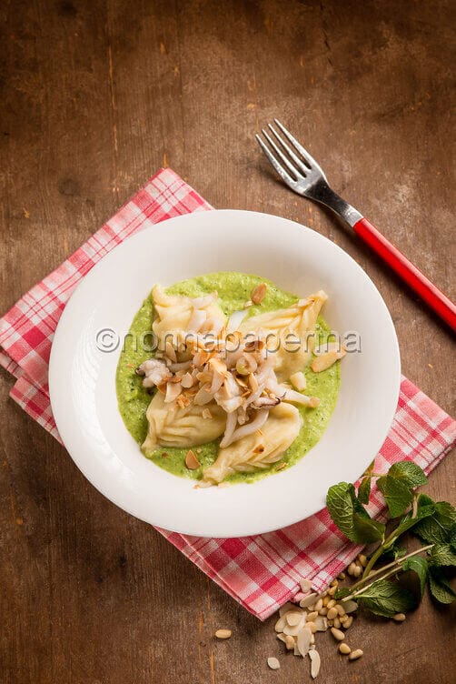 Culurgiones su crema di zucchine Culurgiones su crema di zucchine