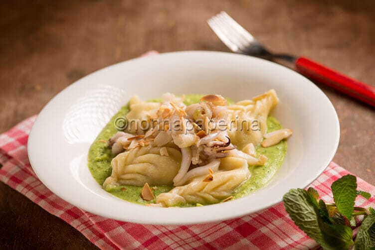 Culurgiones su crema di zucchine