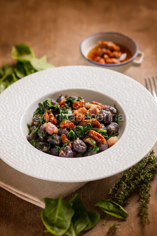 Gnocchi al bacon e spinacini Gnocchi al bacon e spinacini