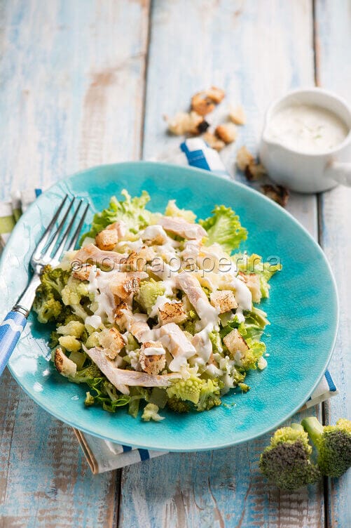 Pollo allo Skyr con broccoli e cavolfiori Pollo allo Skyr con broccoli e cavolfiori