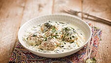 Polpette di agnello in salsa di yogurt, un secondo unico Polpette di agnello in salsa di yogurt, un secondo unico