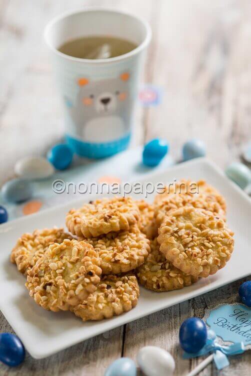 Frollini al miele e granella di nocciole